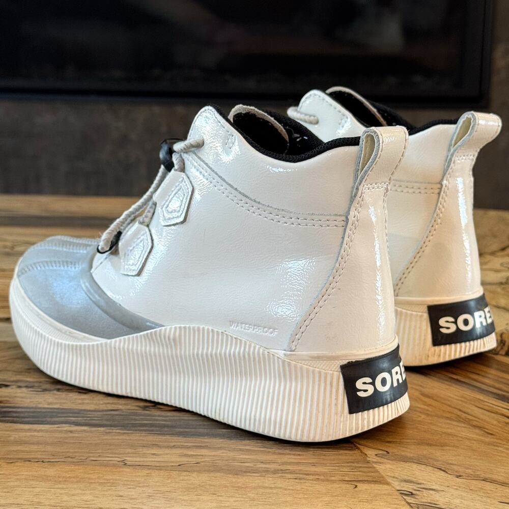 Sorel Kids Out N About IV Classic Waterproof Boots White Silver Size 4 Youth - Picture 6 of 12